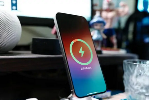 烈山苹果15换屏服务分享用什么充电器给iPhone15充电更好 